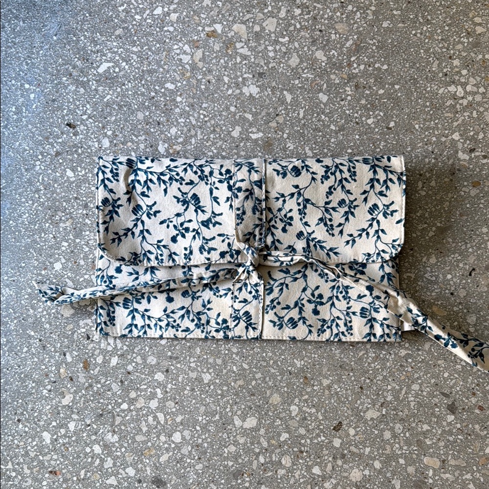 AGUA by AGUA BENDITA clutch